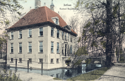 10823 Gezicht op de linker- en voorgevel van het kasteel Rijnhuizen te Jutphaas uit het zuidoosten. N.B. De gemeenten ...